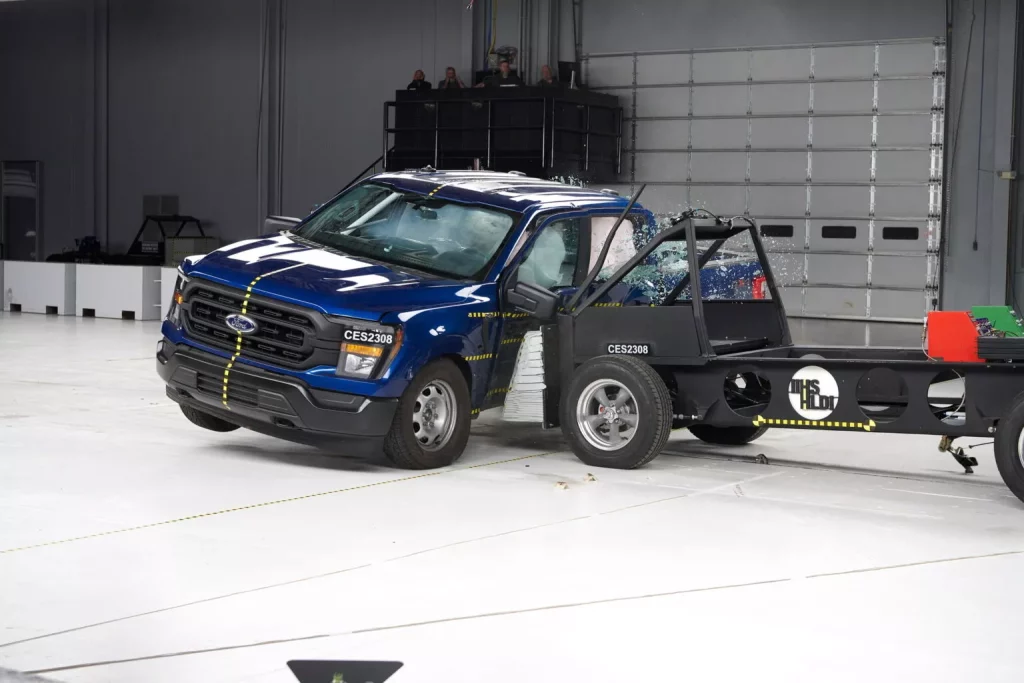2023 IIHS Pickup Crash Test 3 Motor16