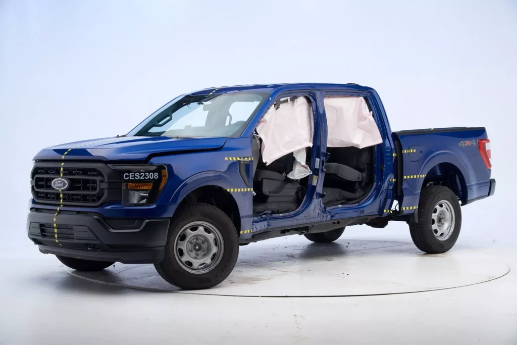2023 IIHS Pickup Crash Test 4 Motor16