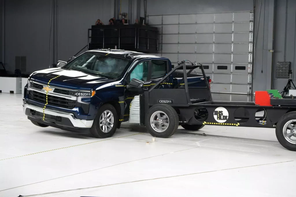 2023 IIHS Pickup Crash Test 5 Motor16