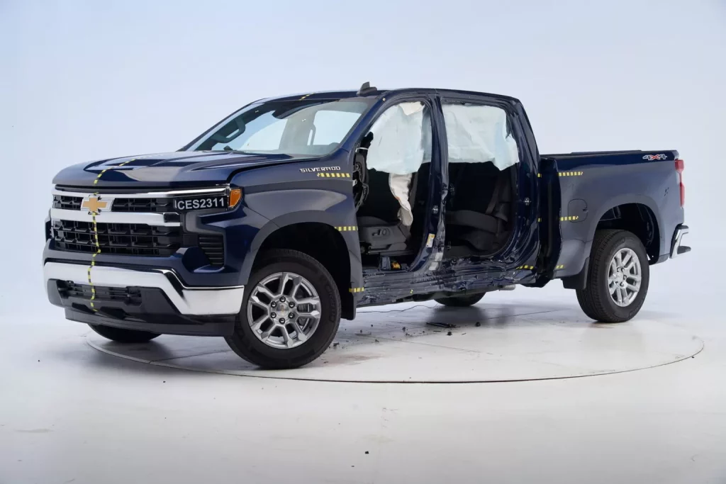 2023 IIHS Pickup Crash Test 6 Motor16