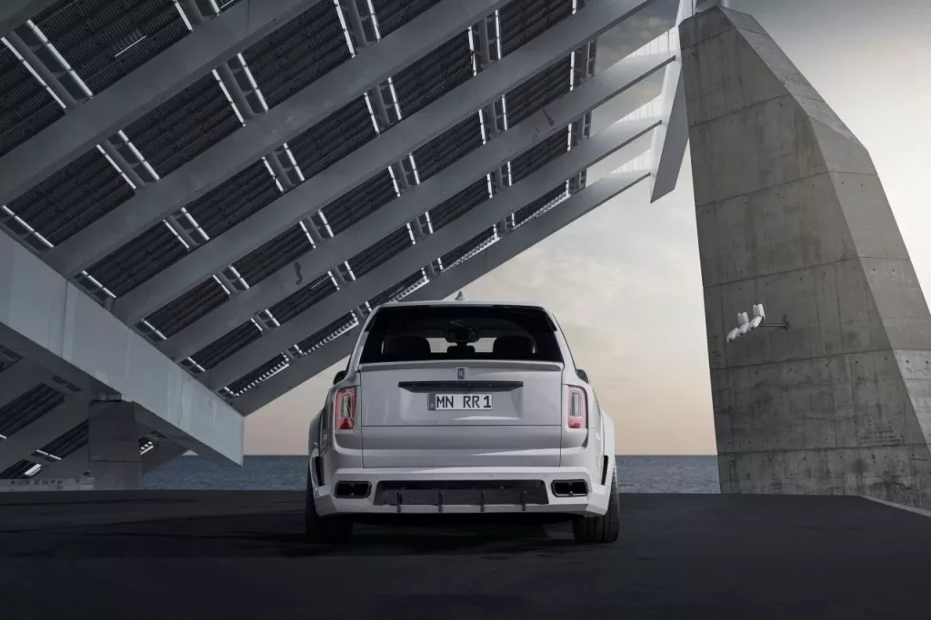 Novitec crea el Rolls-Royce Cullinan soñado por una estrella del rap 1 Motor16 2023 Novitec Rolls-Royce Cullinan. Imagen trasera.