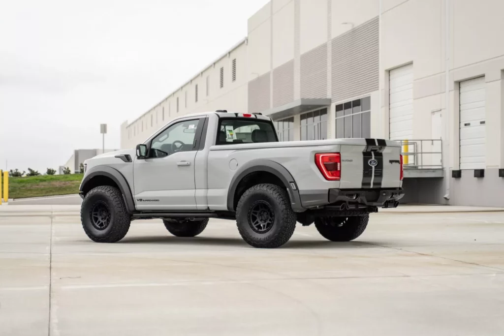 Este Ford F-150 Raptor R demuestra que 710 CV son pocos y que cuatro puertas son muchas 1 Motor16 2023 PaxPower Ford F-150 Raptor R. Imagen trasera.