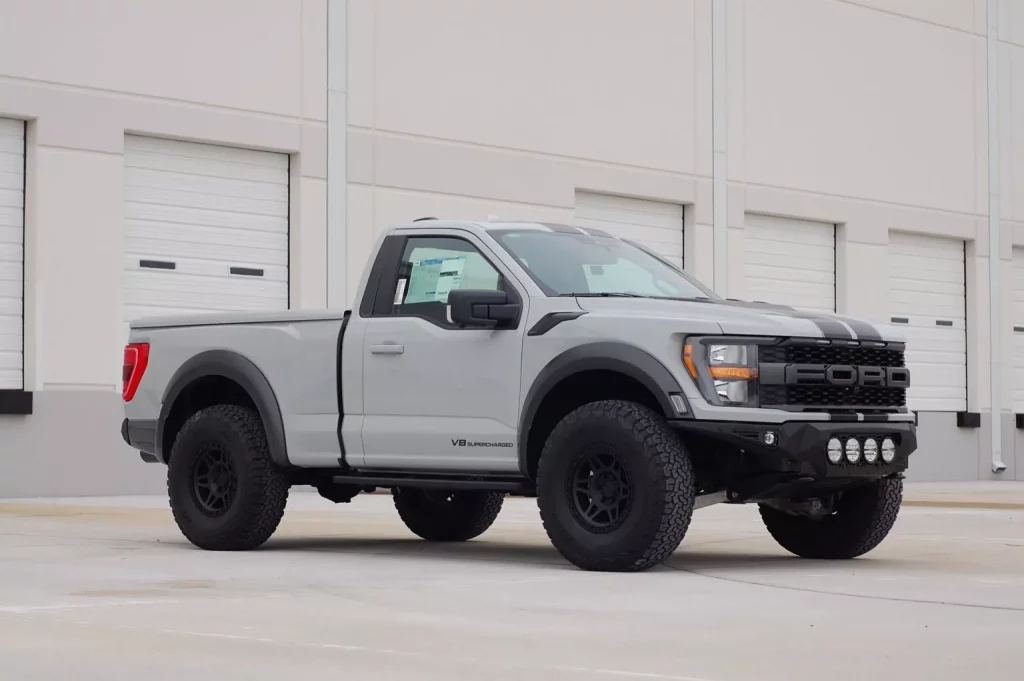 Este Ford F-150 Raptor R demuestra que 710 CV son pocos y que cuatro puertas son muchas 11 Motor16 2023 PaxPower F 150 Raptor R Gray 9 Motor16