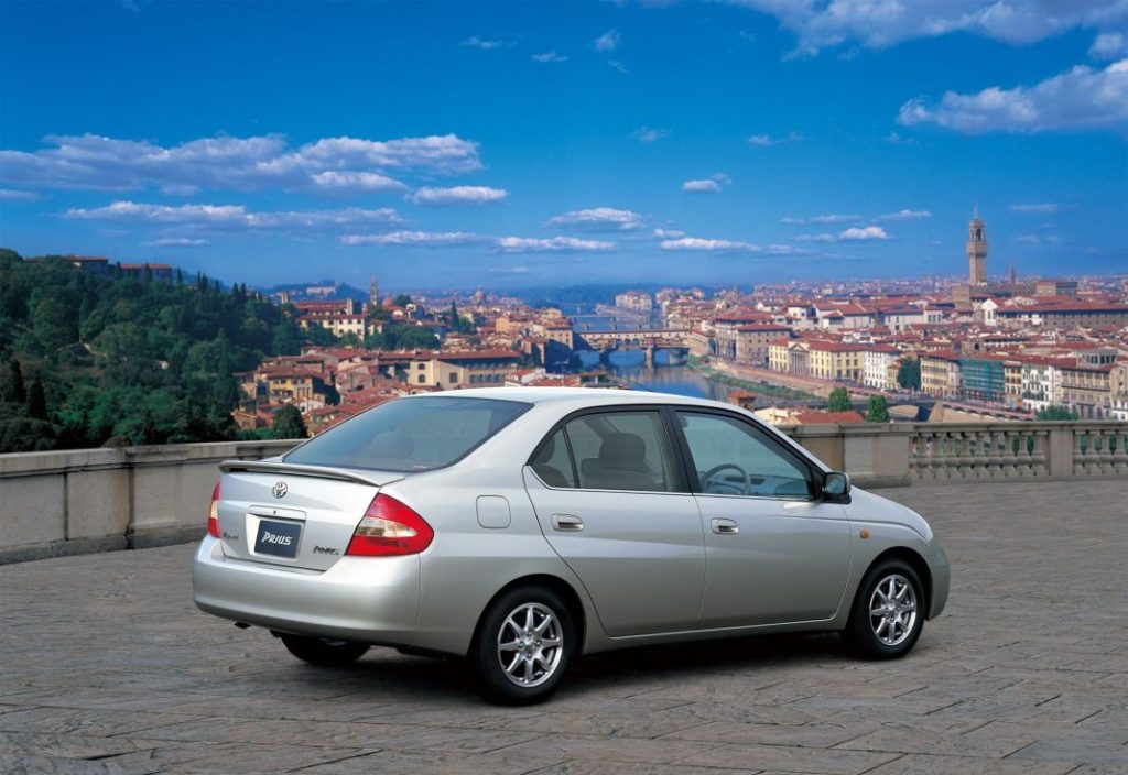 2023 Toyota Prius Reciclado. Imagen primera generación.