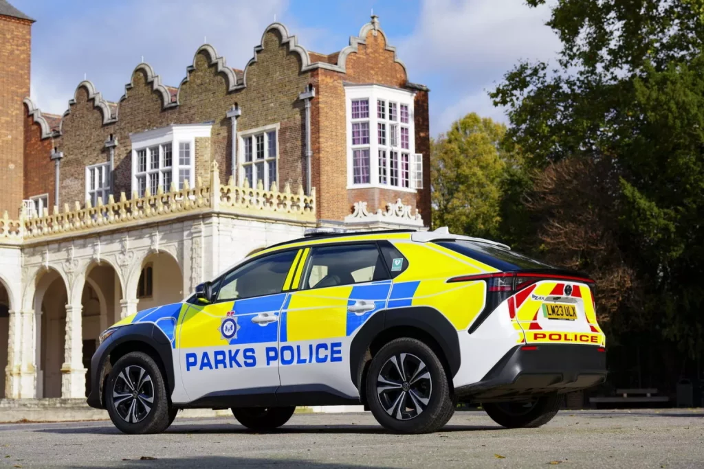El Toyota bZ4X se convierte en el nuevo coche de policía en Londres 5 Motor16 2023 Toyota bZ4X London Parks Police 3 Motor16