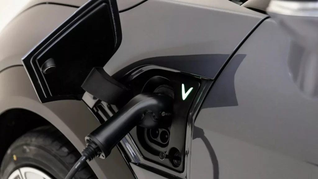 VinFast VF 7: Un nuevo SUV eléctrico que ha llegado a Vietnam 3 Motor16 2023 VinFast VF 7. Imagen detalle.