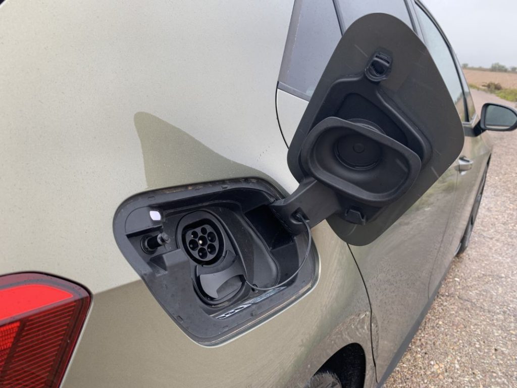 Volkswagen ID.3 PRO: Probamos un interesante eléctrico que se actualiza lo justo 16 Motor16 2023 Volkswagen ID 11 1 Motor16