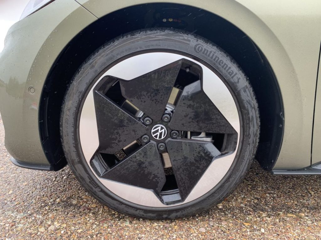 Volkswagen ID.3 PRO: Probamos un interesante eléctrico que se actualiza lo justo 17 Motor16 2023 Volkswagen ID 5 1 Motor16