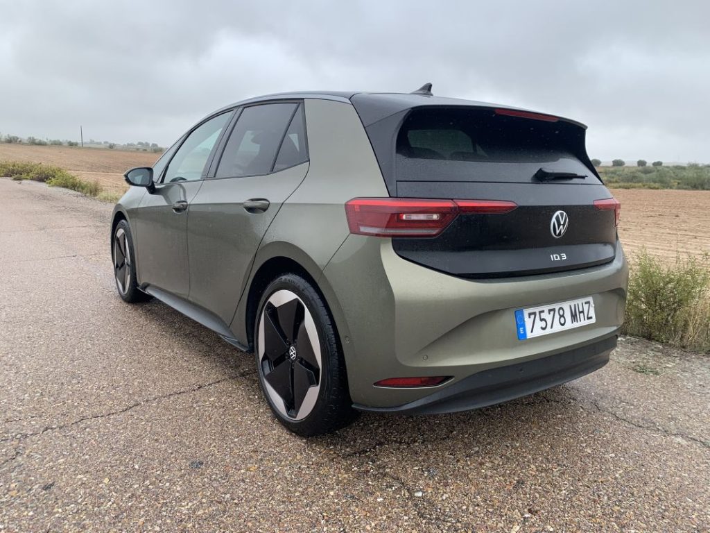 Volkswagen ID.3 PRO: Probamos un interesante eléctrico que se actualiza lo justo 2 Motor16 2023 Volkswagen ID.3 PRO. Imagen trasera.