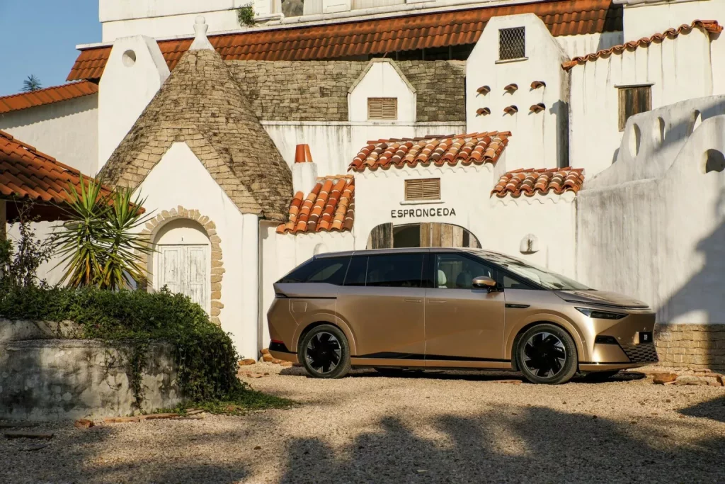 2023 Xpeng X9 11 Motor16