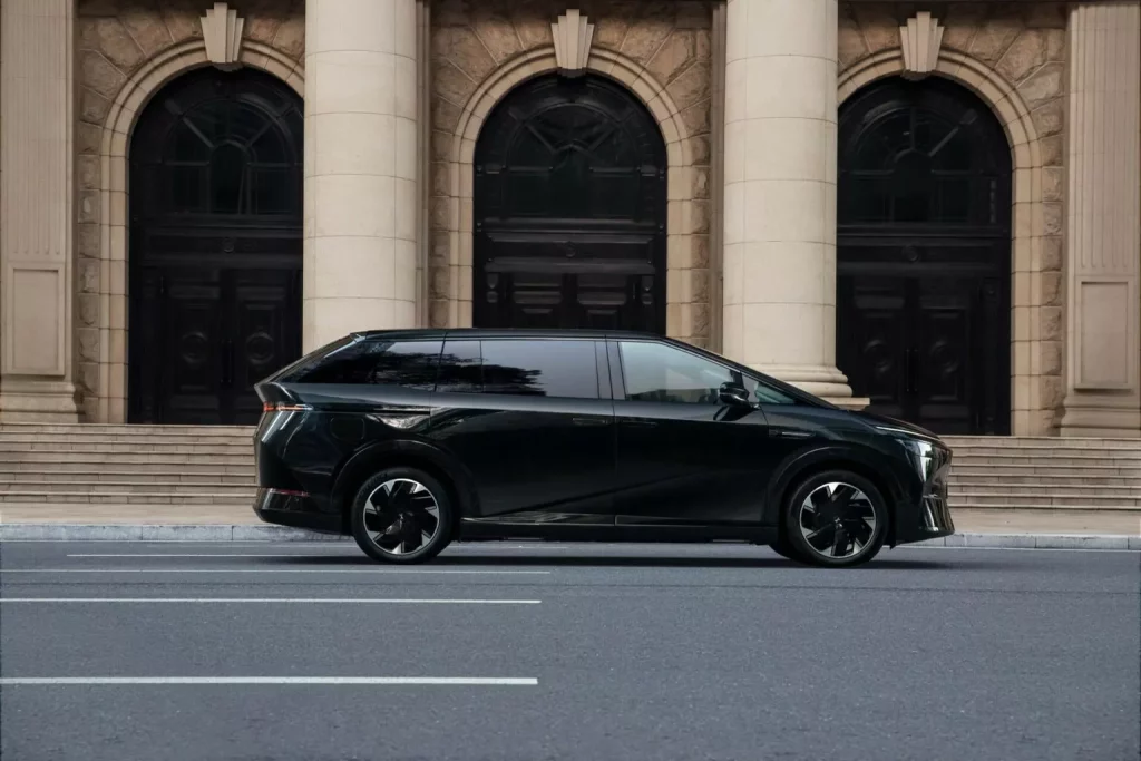 2023 Xpeng X9 3 Motor16
