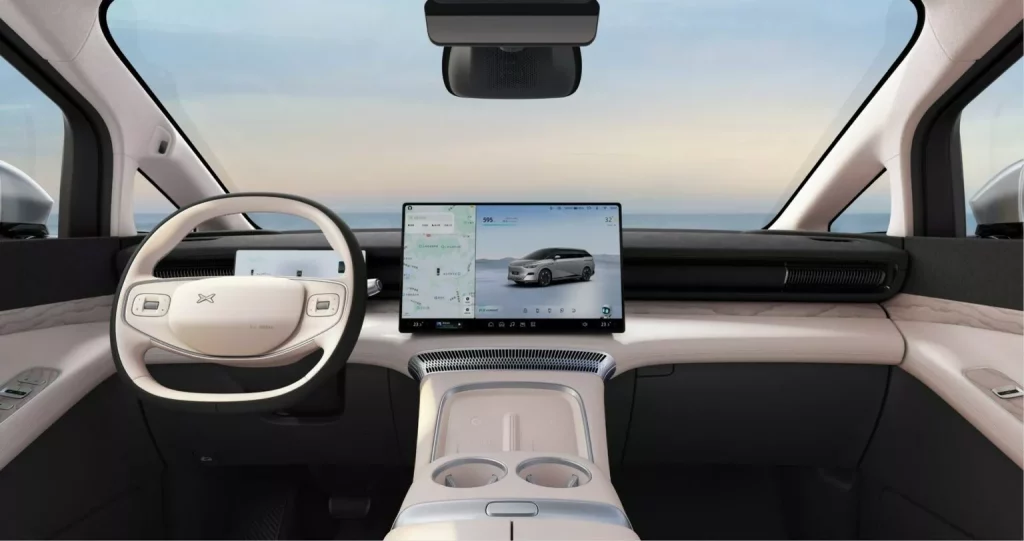 2023 Xpeng X9. Imagen salpicadero.