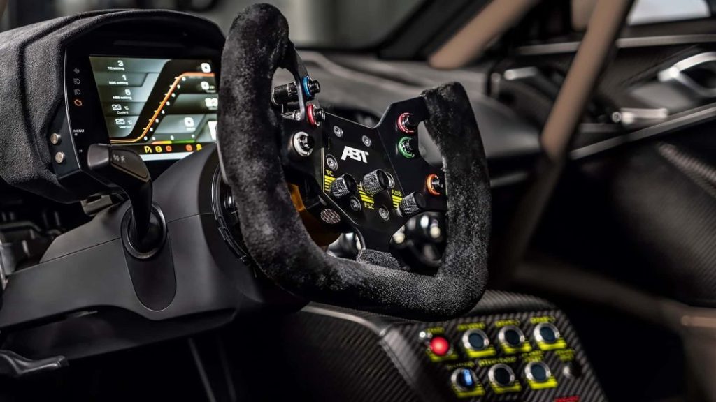 ABT despide al Audi R8 con este XGT. Un GT2 que tiene matrículas 2 Motor16 2023 Audi R8 ABT XGT. Imagen interior.
