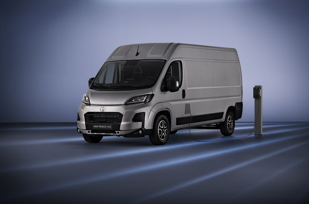 2023 proace max ext 01 Motor16