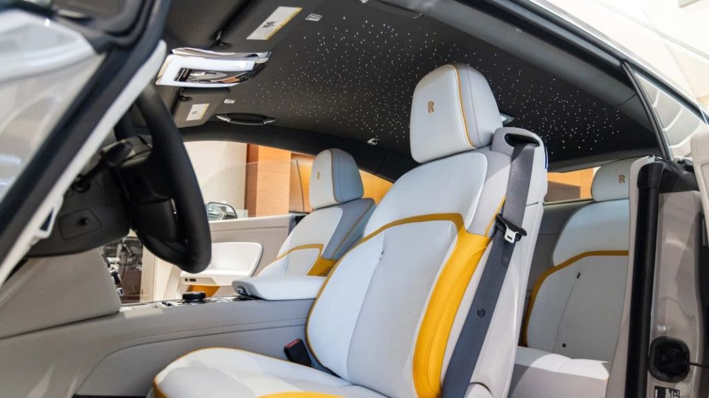 Este es el primer Rolls-Royce Spectre que llega a EE.UU. Y es para alguien que ya tiene 15 2 Motor16 2023 Rolls-Royce Spectre Michael Fux. Imagen interior.
