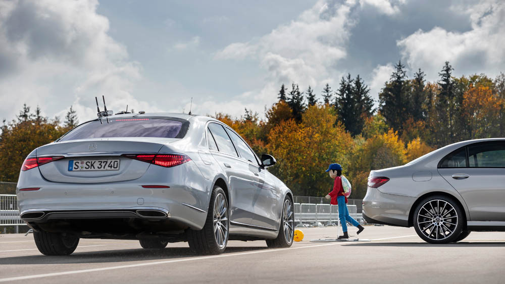 Mercedes: 10 años y 10 millones de vehículos salvando a los peatones 1 Motor16 Mercedes