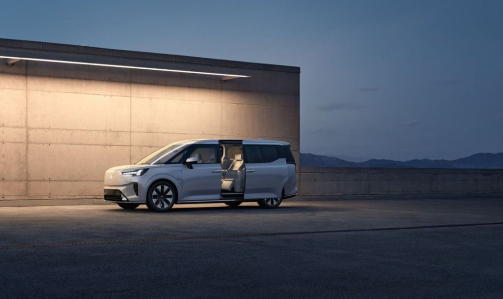 Volvo EM90, llega el salón rodante eléctrico 27 Motor16 320166 Volvo EM90 PR Images Motor16