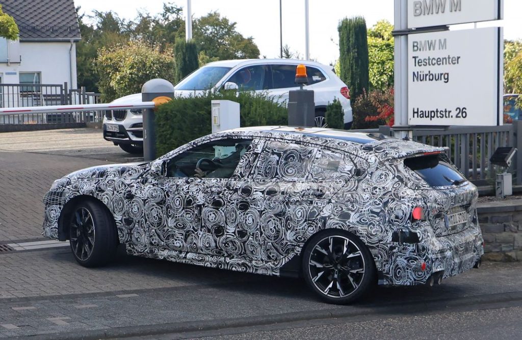 Fotos espía del BMW Serie 1 M135i 2024. La versión deportiva se destapa 12 Motor16 BMW 1 Series M35 10 Motor16