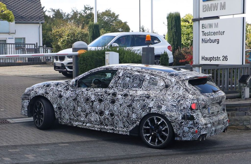 Fotos espía del BMW Serie 1 M135i 2024. La versión deportiva se destapa 1 Motor16 BMW Serie 1 F70 M135i