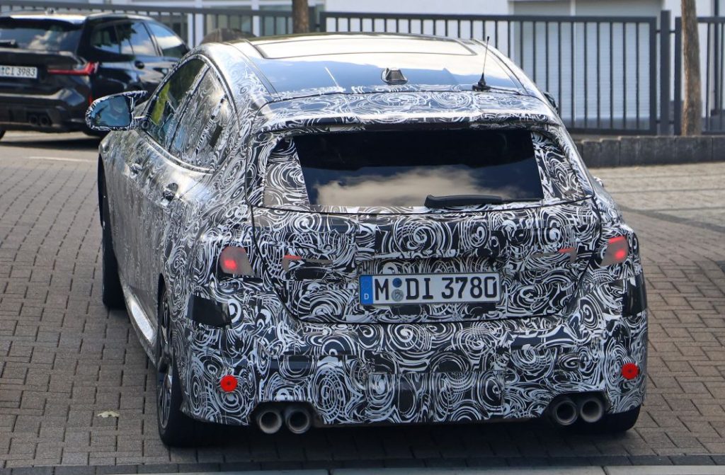 Fotos espía del BMW Serie 1 M135i 2024. La versión deportiva se destapa 16 Motor16 BMW 1 Series M35 16 Motor16