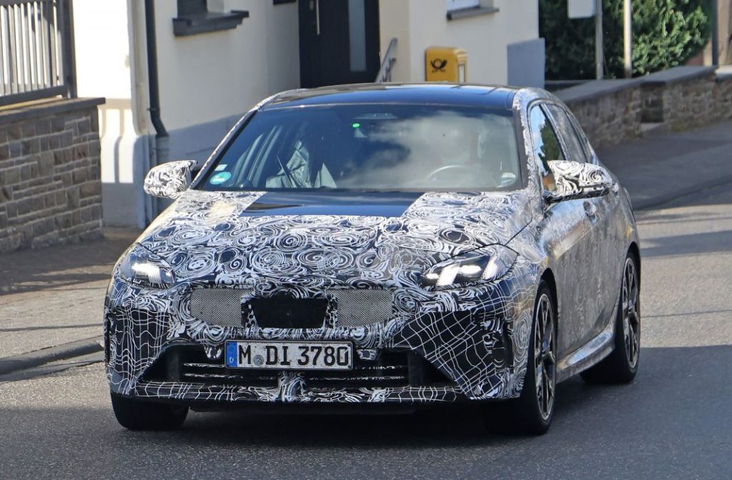 Fotos espía del BMW Serie 1 M135i 2024. La versión deportiva se destapa 4 Motor16 BMW 1 Series M35 2 Motor16