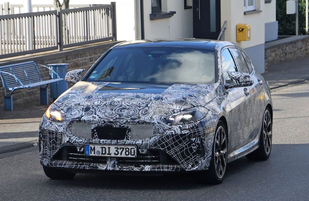 Fotos espía del BMW Serie 1 M135i 2024. La versión deportiva se destapa 5 Motor16 BMW 1 Series M35 3 Motor16