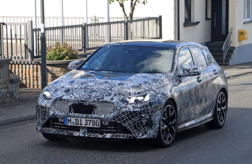 Fotos espía del BMW Serie 1 M135i 2024. La versión deportiva se destapa 6 Motor16 BMW 1 Series M35 4 Motor16