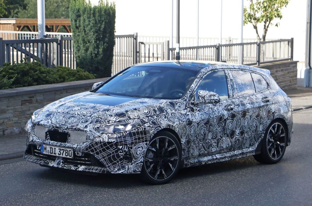 Fotos espía del BMW Serie 1 M135i 2024. La versión deportiva se destapa 8 Motor16 BMW 1 Series M35 6 Motor16