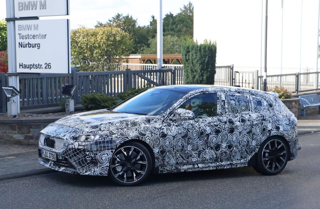Fotos espía del BMW Serie 1 M135i 2024. La versión deportiva se destapa 9 Motor16 BMW 1 Series M35 7 Motor16