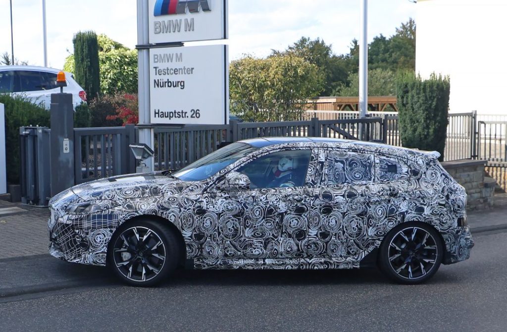 Fotos espía del BMW Serie 1 M135i 2024. La versión deportiva se destapa 10 Motor16 BMW 1 Series M35 8 Motor16
