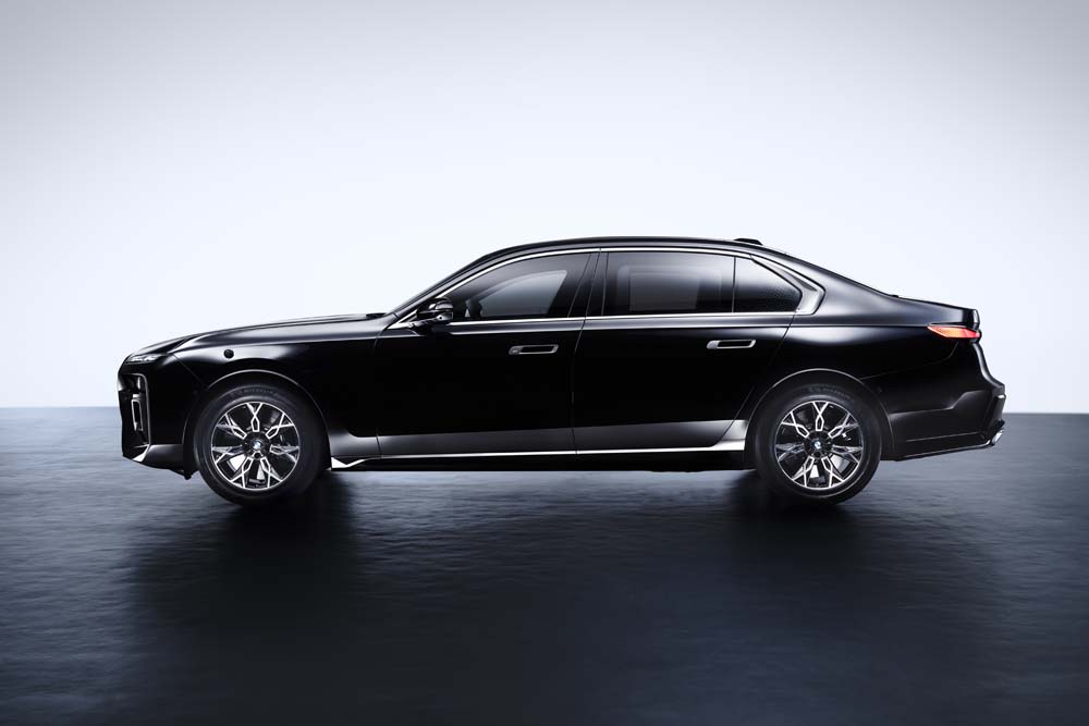 BMW Protection, la gama de coches blindados que salvan vidas 13 Motor16 BMW 760i Protection 12 1 Motor16