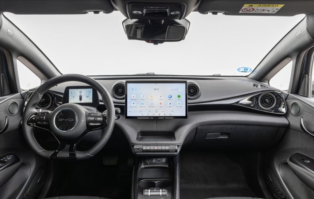 2023 BYD Dolphin. Imagen salpicadero.