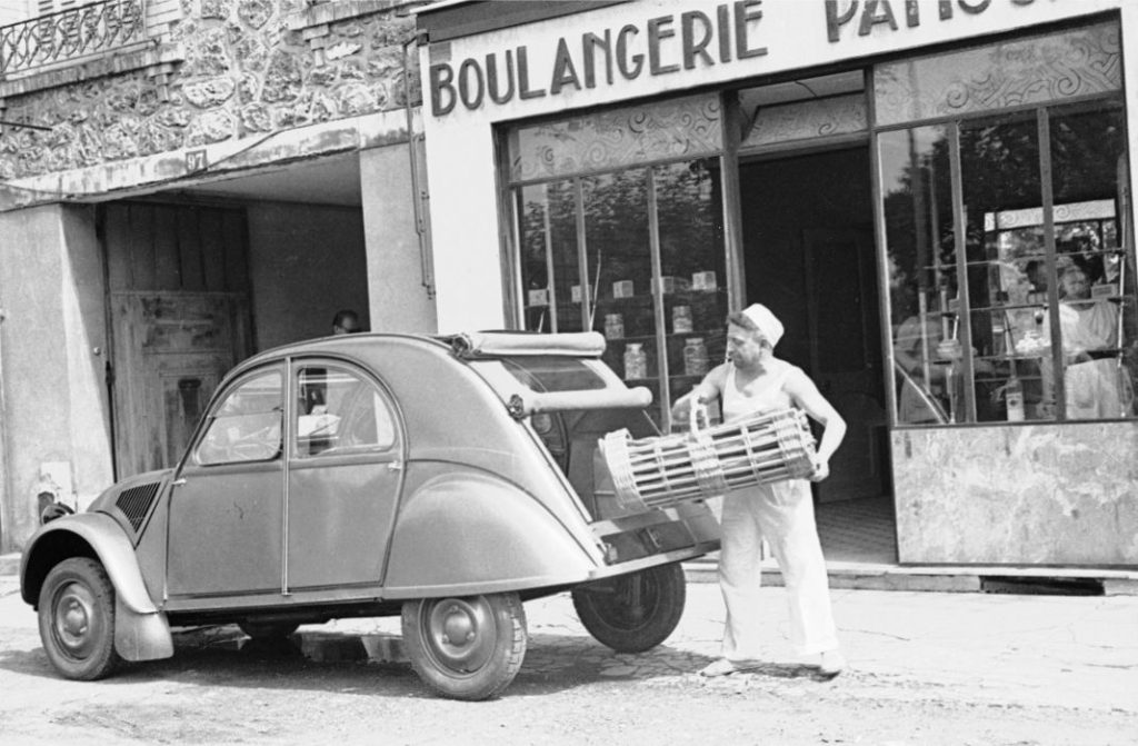 El mítico Citroën 'dos caballos' cumple 75 años 5 Motor16 Citroen 2CV cumple 75 anos 2 Motor16