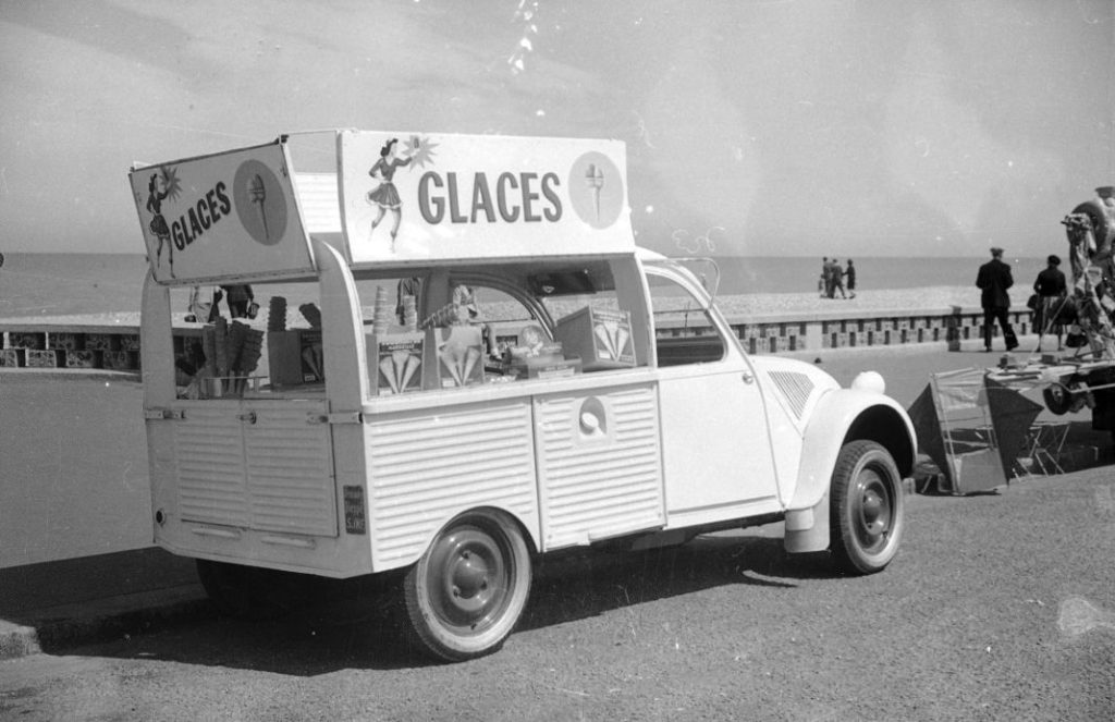 El mítico Citroën 'dos caballos' cumple 75 años 2 Motor16 Citroen 2 CV cumple 75 años (5)