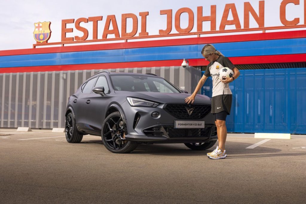 Los coches que estrenan Alexia Putellas, Aitana Bonmatí y las jugadoras del FC Barcelona 6 Motor16 Cupra FC Barcelona femenino6 1 Motor16