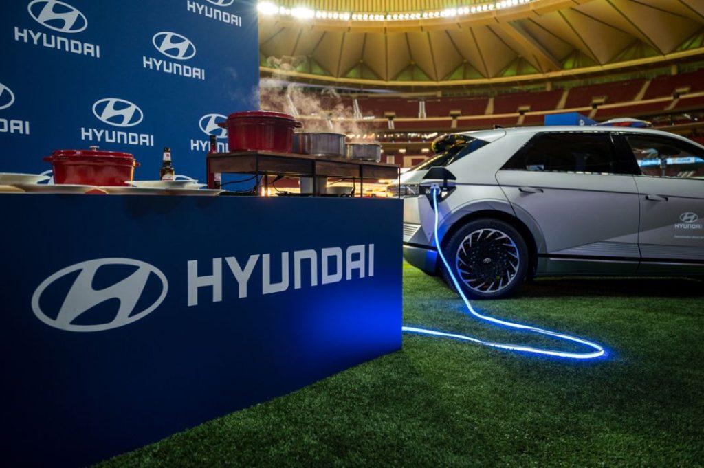 Hyundai Ioniq 5 Atletico Madrid acampada11 Motor16