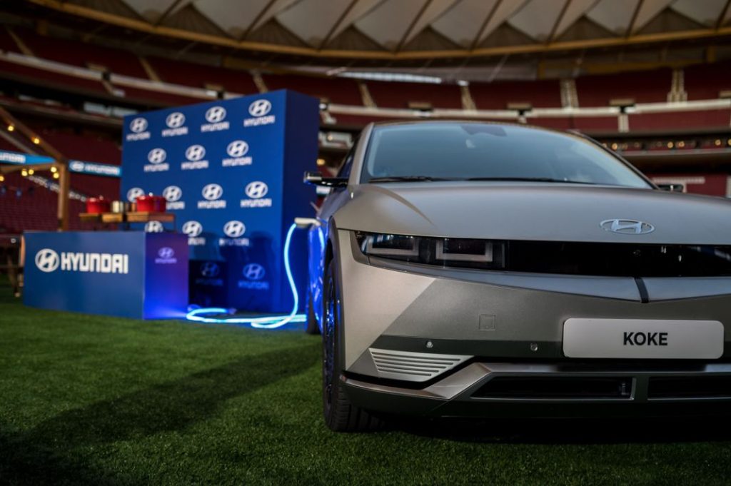 Hyundai Ioniq 5 Atletico Madrid acampada3 Motor16