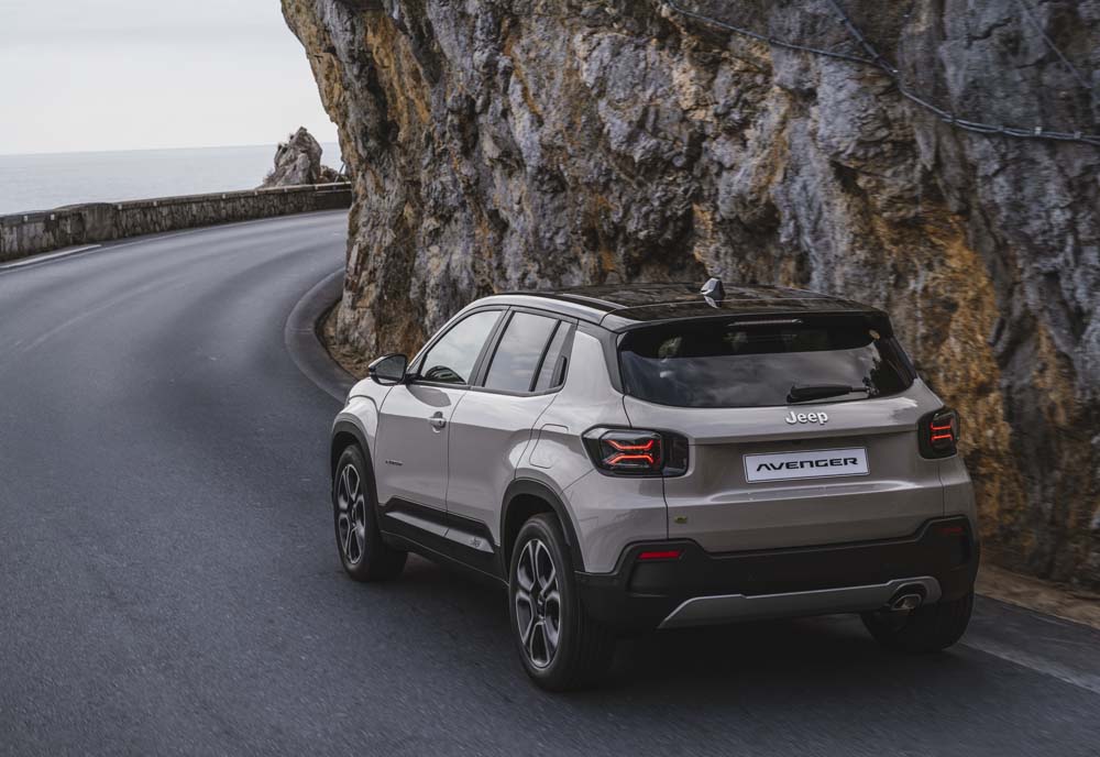 El Jeep Avenger lanza una nueva versión híbrida con etiqueta ECO 1 Motor16 Jeep Avenger e-Hybrid.