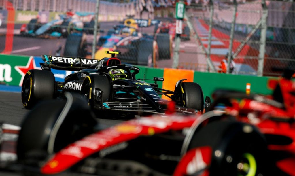 LEWIS HAMILTON Motor16