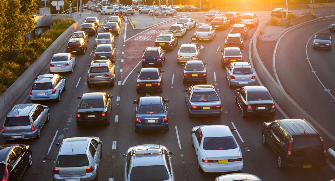 La multa que la DGT te va a poner si circulas sin seguro en tu coche 1 Motor16 ¿Qué consecuencias tengo como conductor por no llevar seguro?
