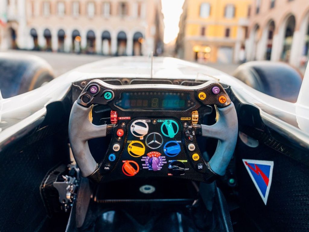 MERCEDES F1 HAMILTON SUBASTA 1 Motor16