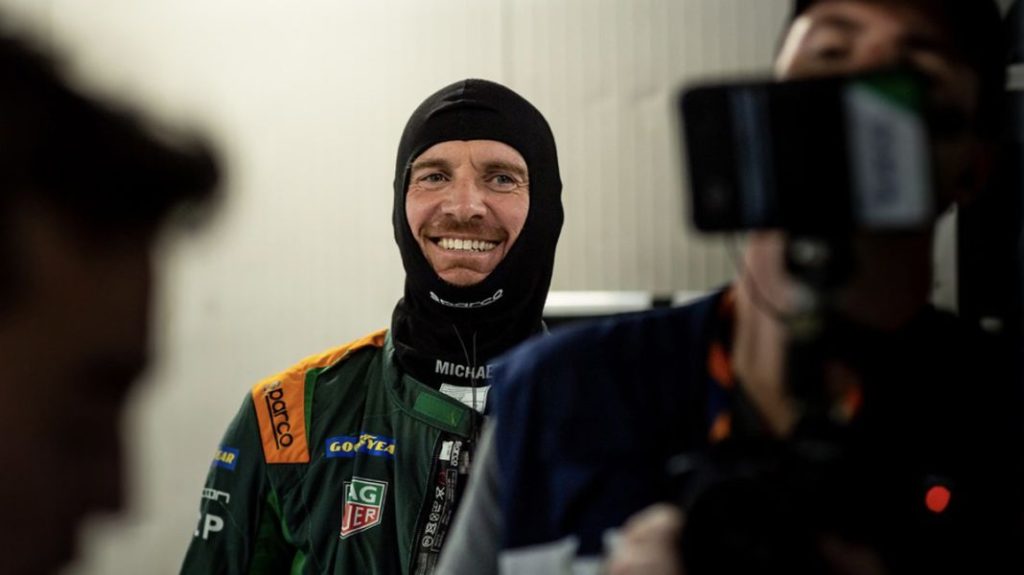 Así pasó Michael Fassbender de triunfar como actor a pilotar en Le Mans 2 Motor16 Michael Fassbender de actor a piloto Le Mans2 Motor16