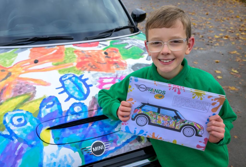 Mini añade un nuevo modelo a su catálogo y está diseñado por un niño de 9 años 5 Motor16 Mini y Crayola por Oliver Gorrod3 Motor16