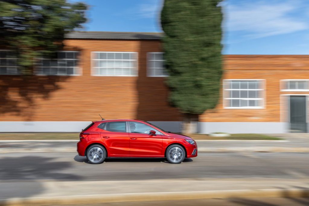 Prueba de Seat Ibiza I & Ibiza V: El pequeño coche que salvó a una gran compañía 3 Motor16 Motor16 Seat Ibiza 40aiversario 44 Motor16