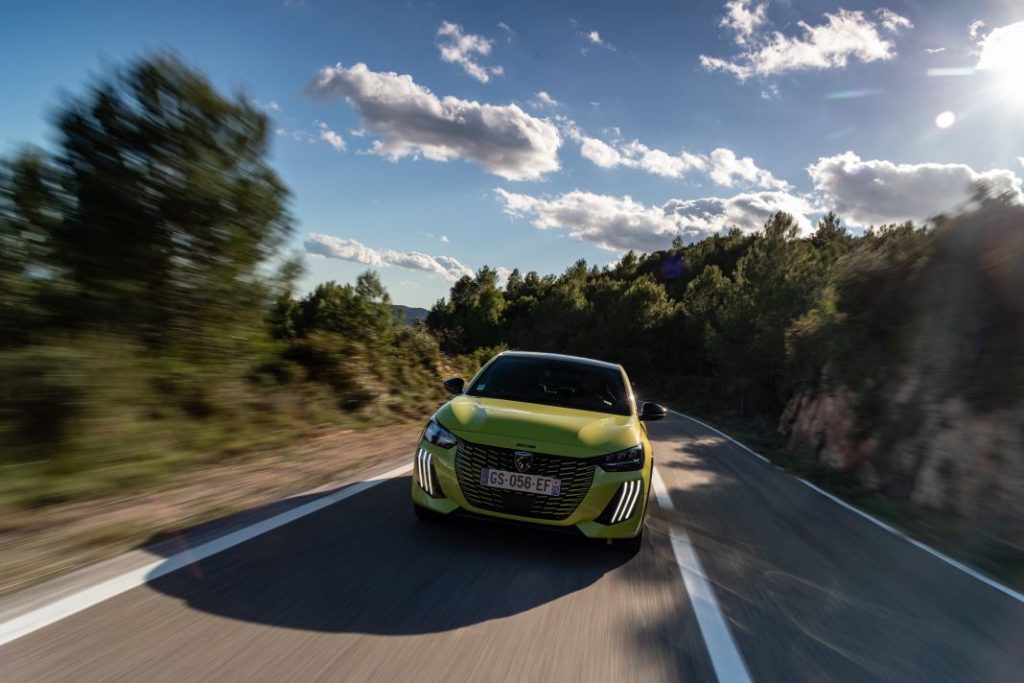 Primera prueba del Peugeot E-208 eléctrico 156 CV. Más potencia y mayor autonomía 5 Motor16 Peugeot E 208 prueba 1 Motor16