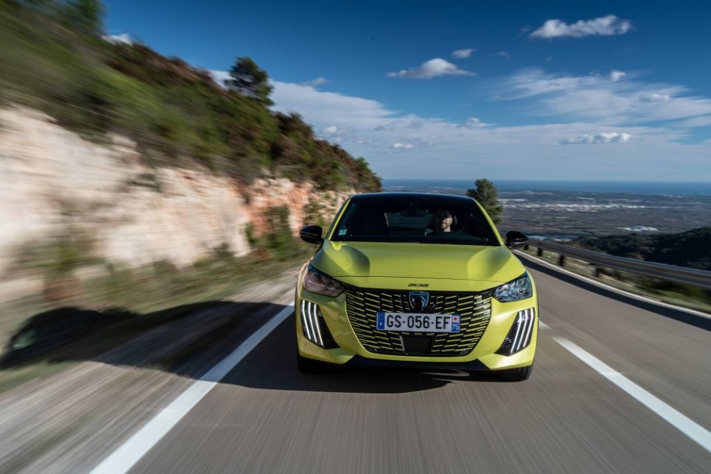 Primera prueba del Peugeot E-208 eléctrico 156 CV. Más potencia y mayor autonomía 8 Motor16 Peugeot E 208 prueba 4 Motor16