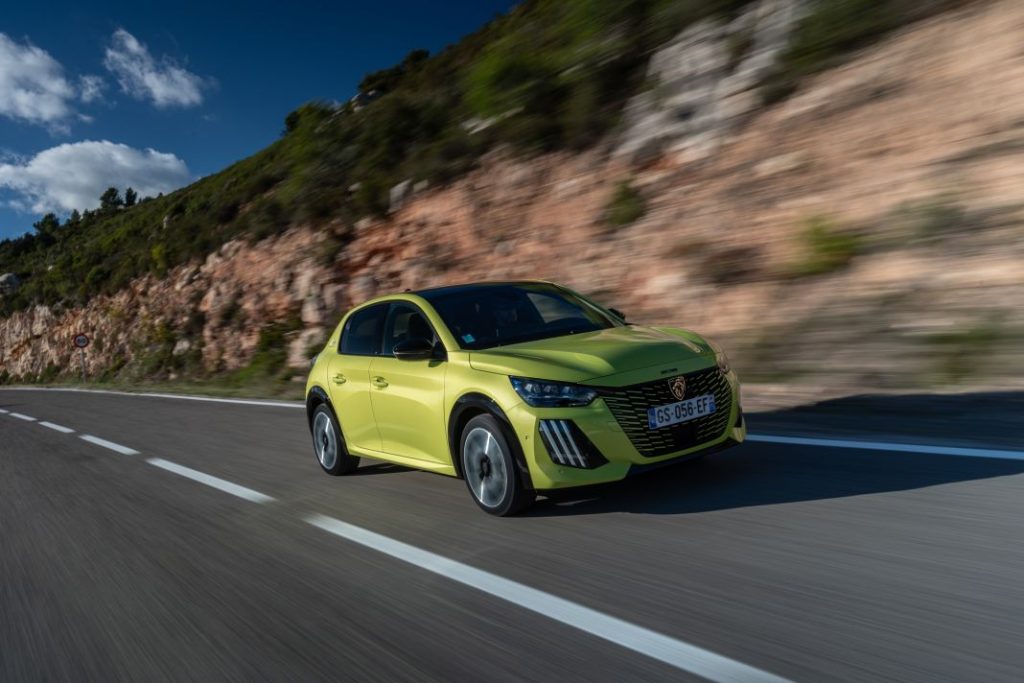 Primera prueba del Peugeot E-208 eléctrico 156 CV. Más potencia y mayor autonomía 9 Motor16 Peugeot E 208 prueba 5 Motor16