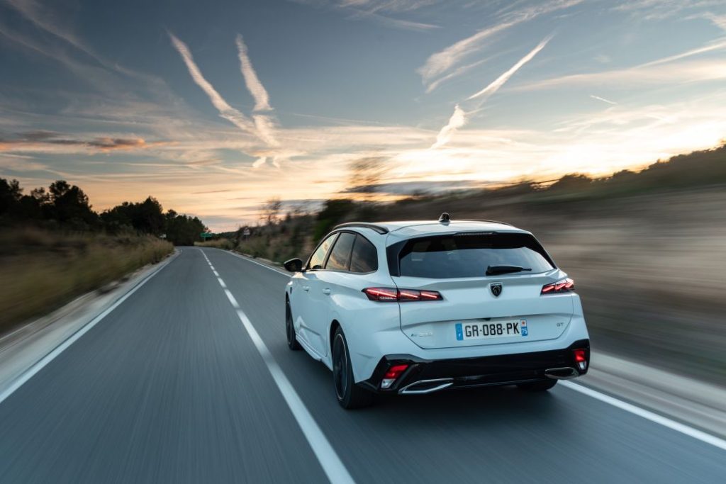 Primera prueba del Peugeot E-308 2024. Un eléctrico lógico y con estilo 17 Motor16 Peugeot E 308 SW prueba 1 Motor16
