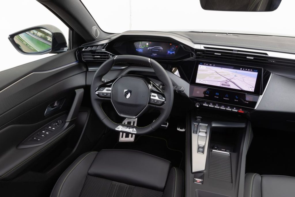 Primera prueba del Peugeot E-308 2024. Un eléctrico lógico y con estilo 26 Motor16 Peugeot E 308 prueba 11 Motor16