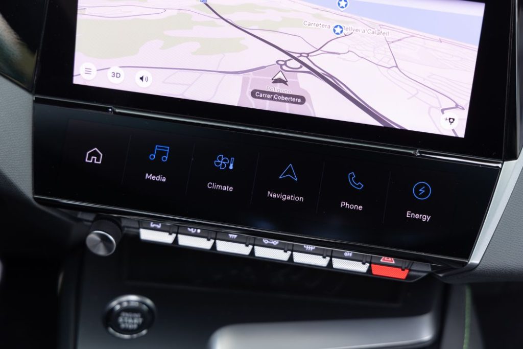 Primera prueba del Peugeot E-308 2024. Un eléctrico lógico y con estilo 29 Motor16 Peugeot E 308 prueba 15 Motor16